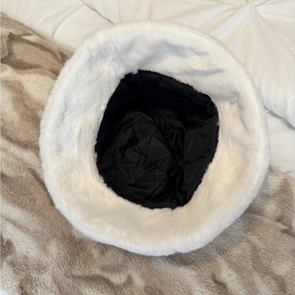 White Fuzzy Faux Fur Bucket Hat NWOT - Picture 3 of 4